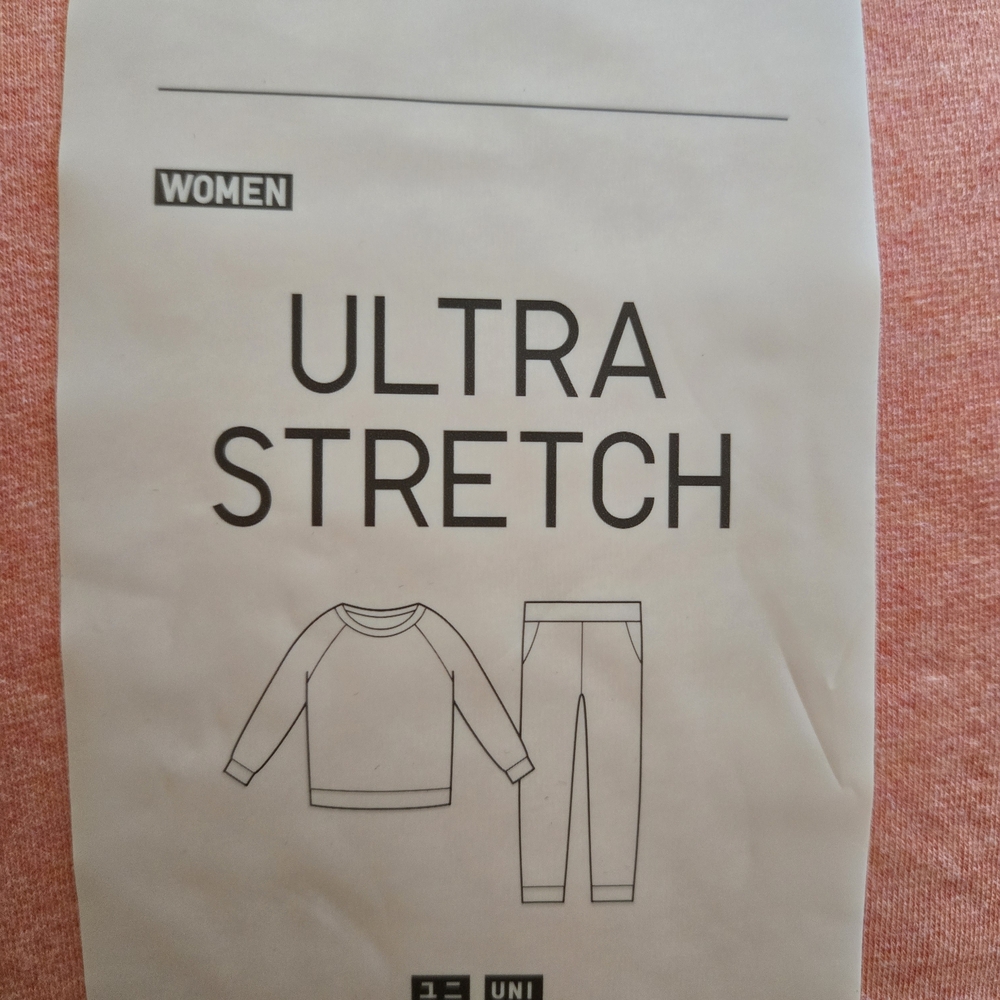 UNIQLO Women's Ultra Stretch Sweatshirt And Sweatpants Set - Picture 2 of 5